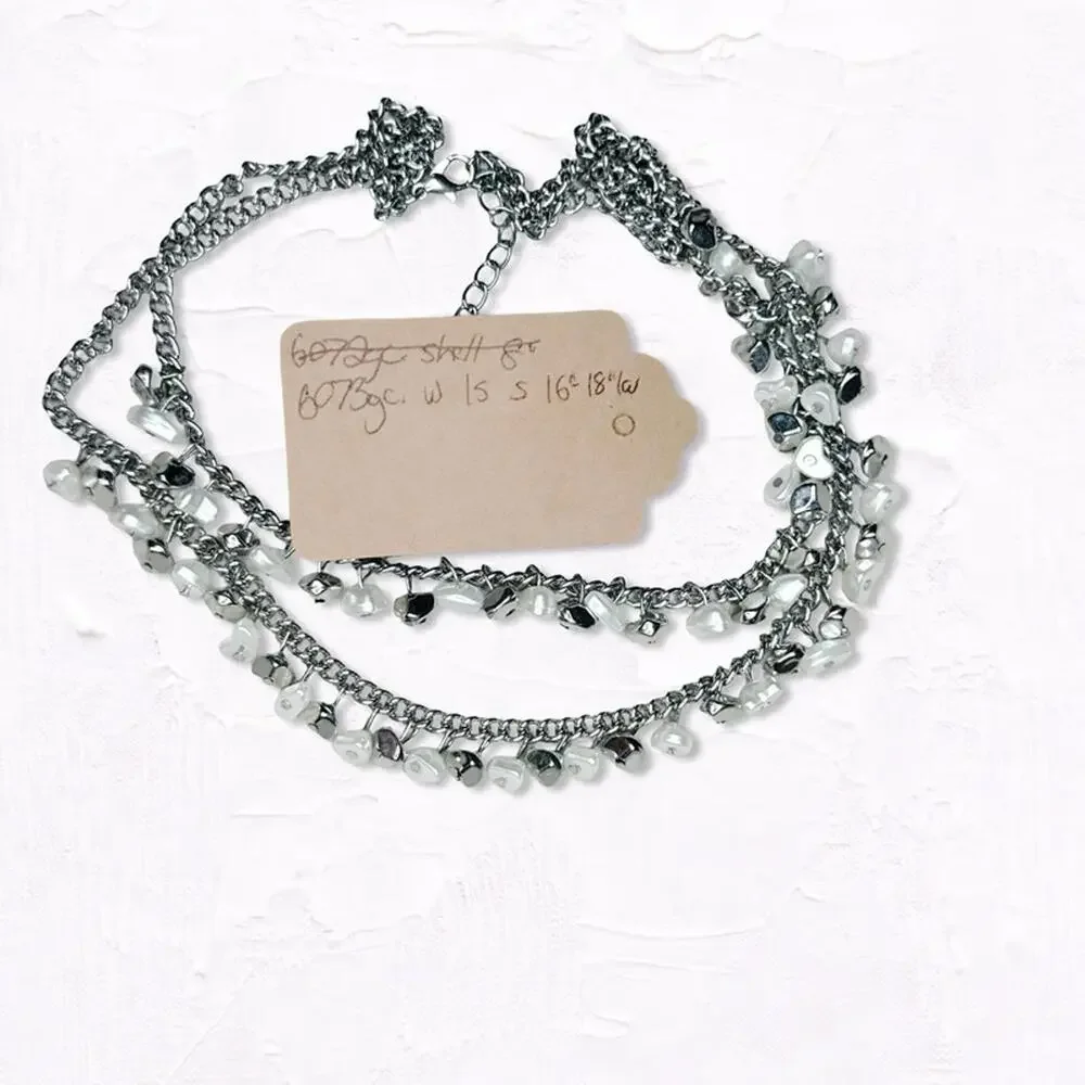 6073gc. Silvertone Faux Pearl Necklace
